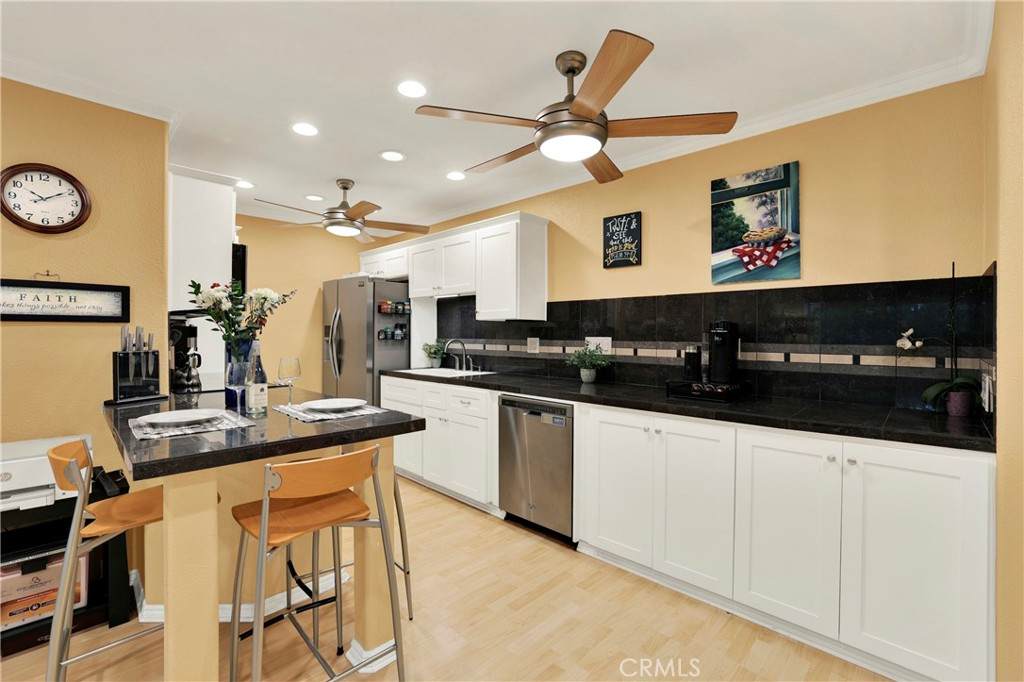 552 Bellflower - Photo 1