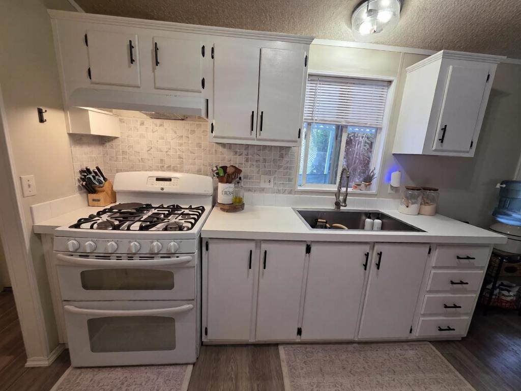 2900 Fairview Road - Photo 1
