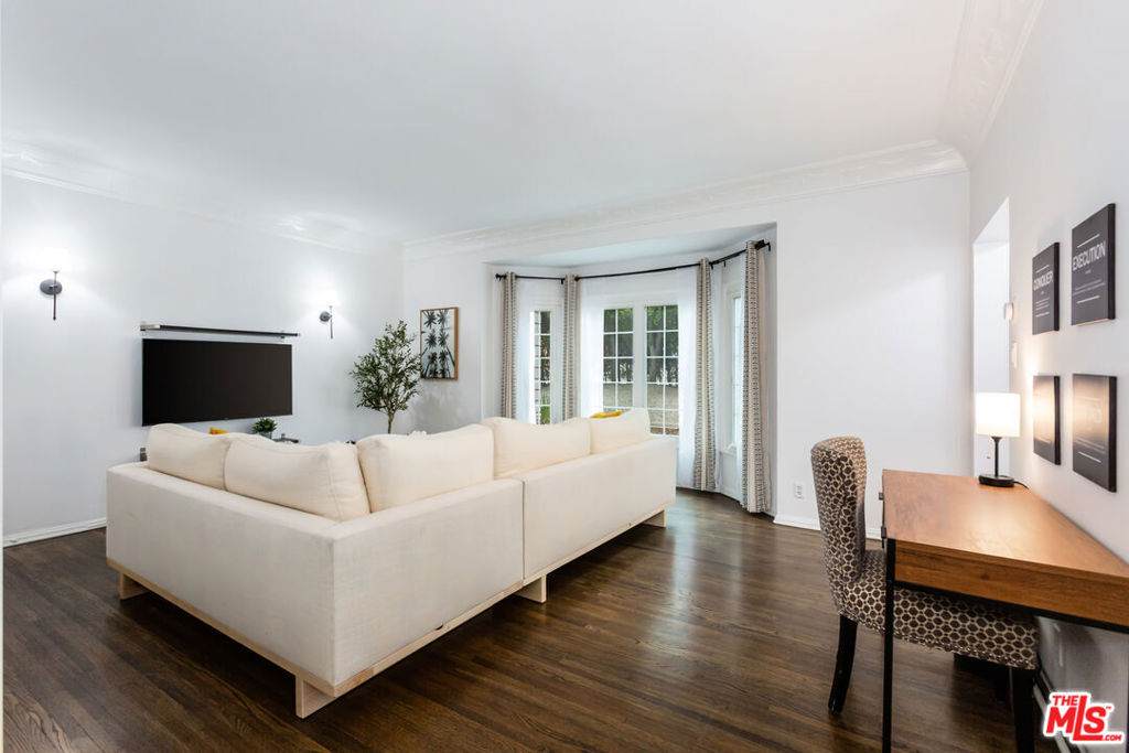 8022 Hollywood Boulevard - Photo 1