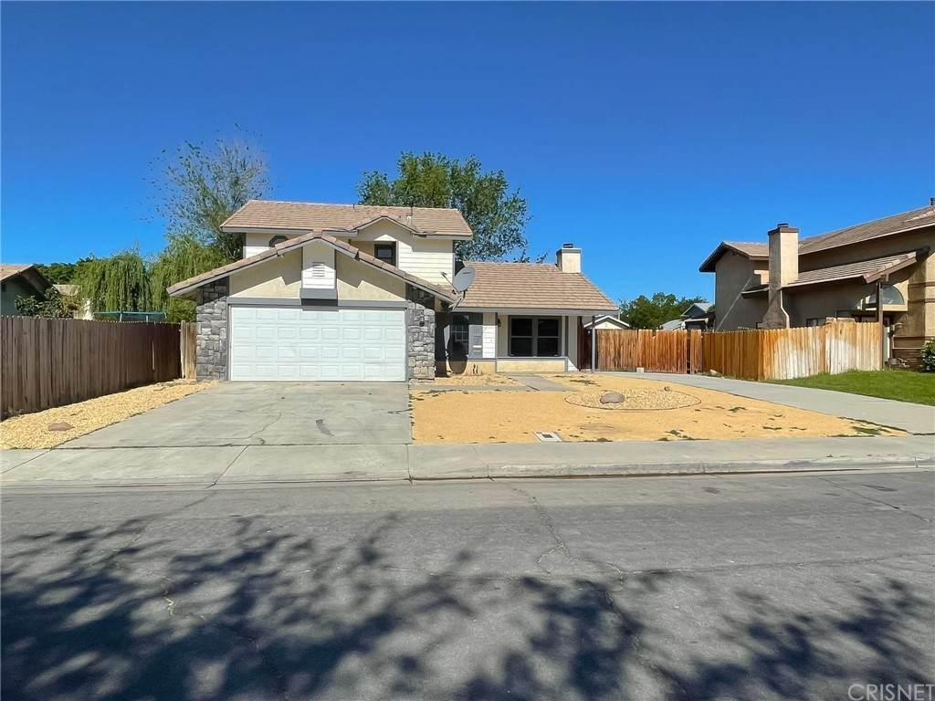 45835 Picadilly Street - Photo 1