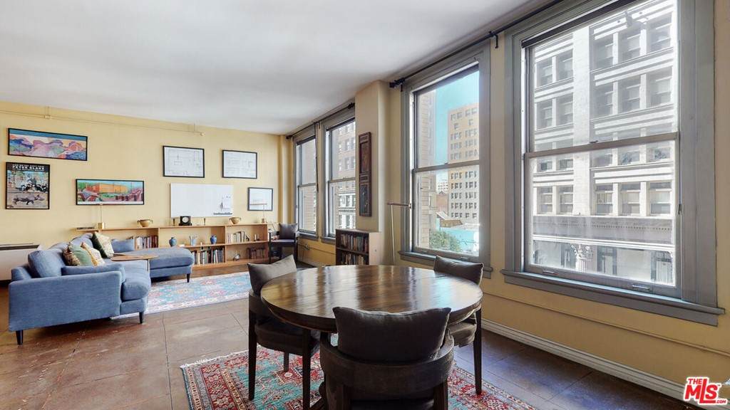 215 7TH Street - Photo 1
