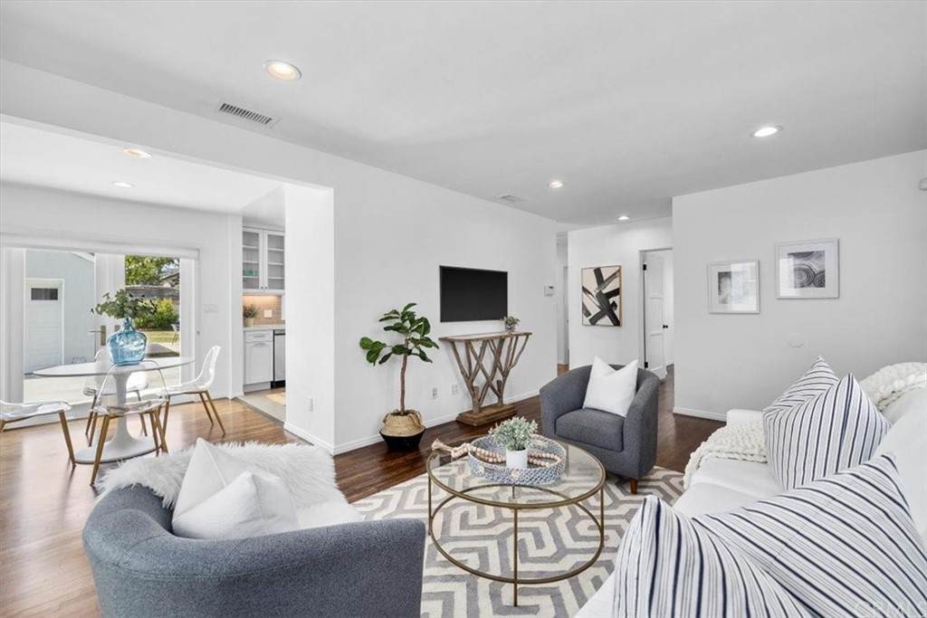 2404 Thomas Avenue - Photo 1