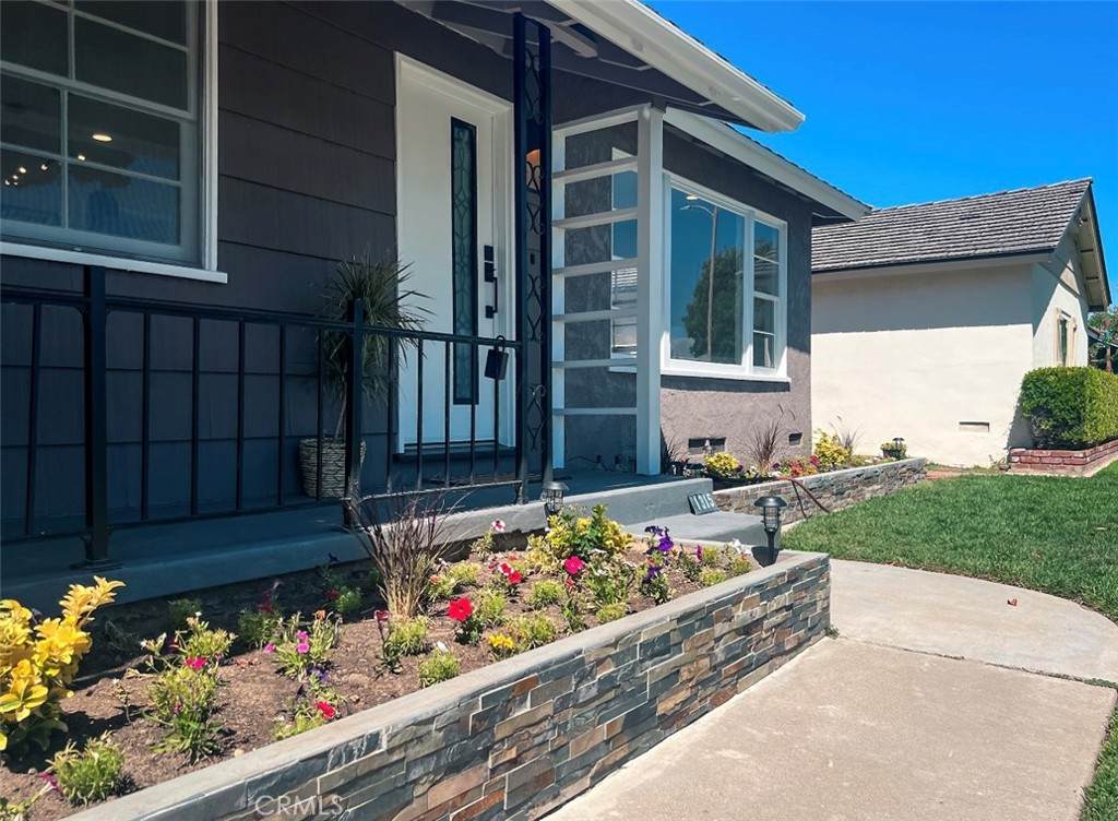 1315 Everett Place - Photo 1