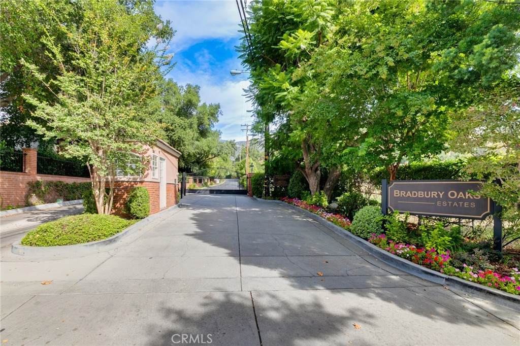18 Woodlyn Lane - Photo 1