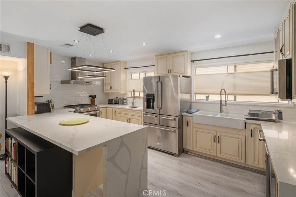 5254 Lindley Avenue - Photo 1