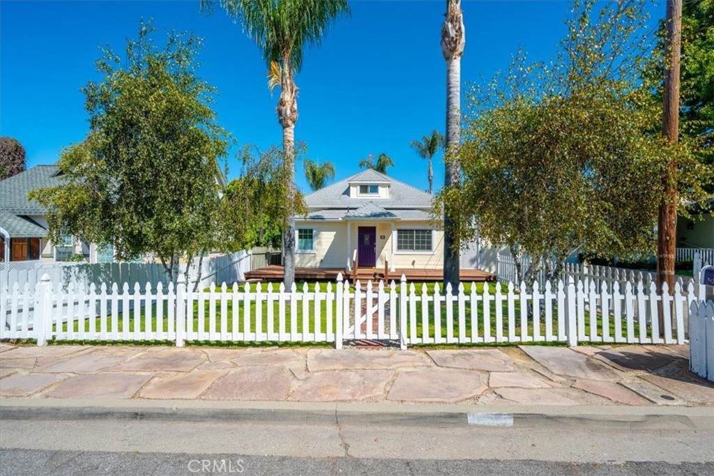 555 Le Point Street - Photo 1