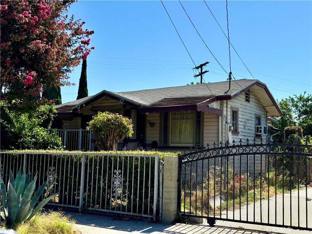 2746 Benedict Street - Photo 1