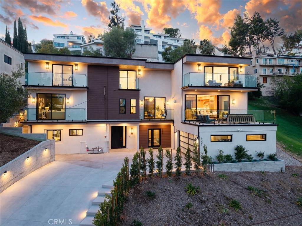 5221 Campo Road - Photo 1