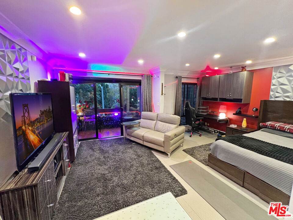 950 Kings Road - Photo 1