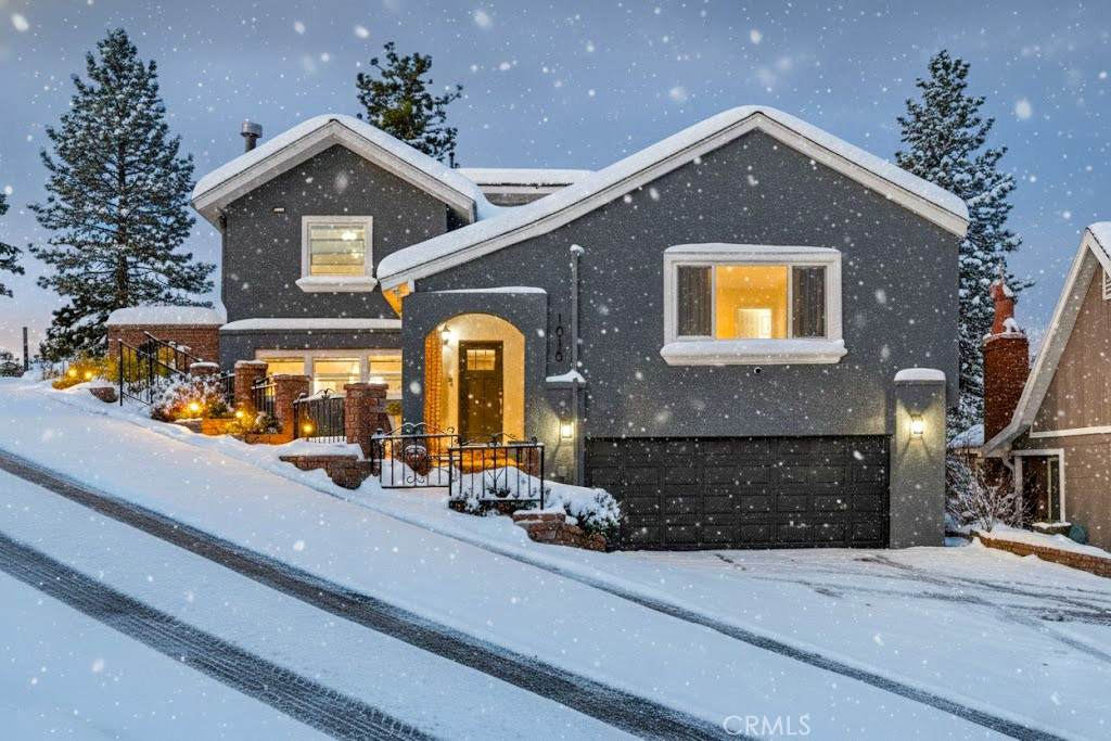 1015 Summit Drive - Photo 1