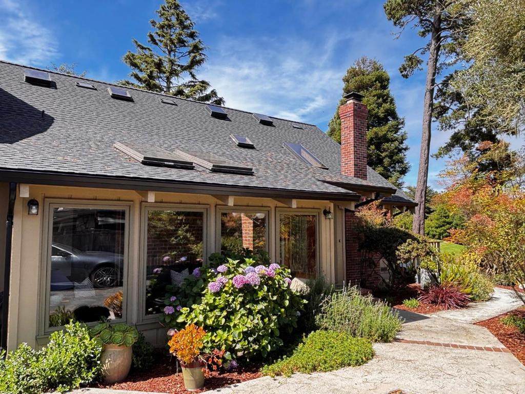 135 Seabreeze Place - Photo 1