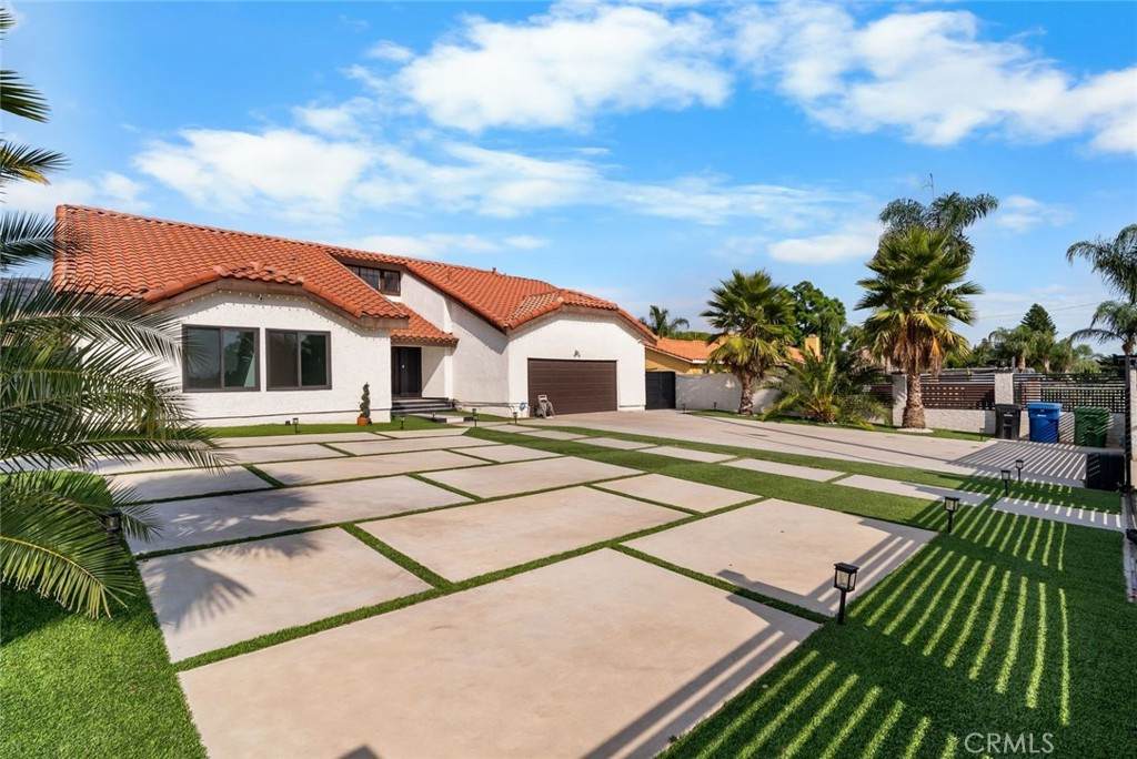 13800 Glenoaks Boulevard - Photo 1