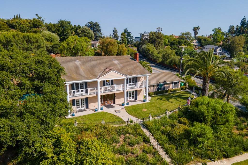 748 Walnut Avenue - Photo 1