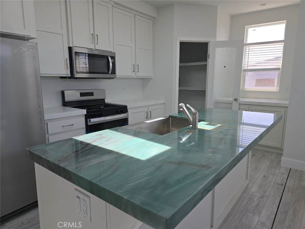 432 Harbor Boulevard - Photo 1