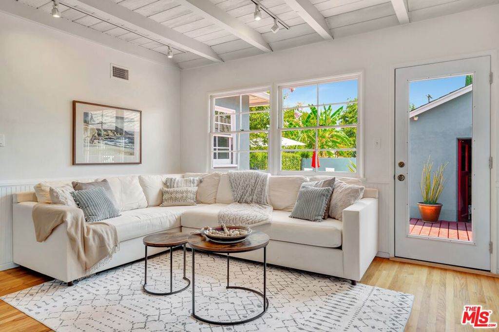 5102 Vesper Avenue - Photo 1