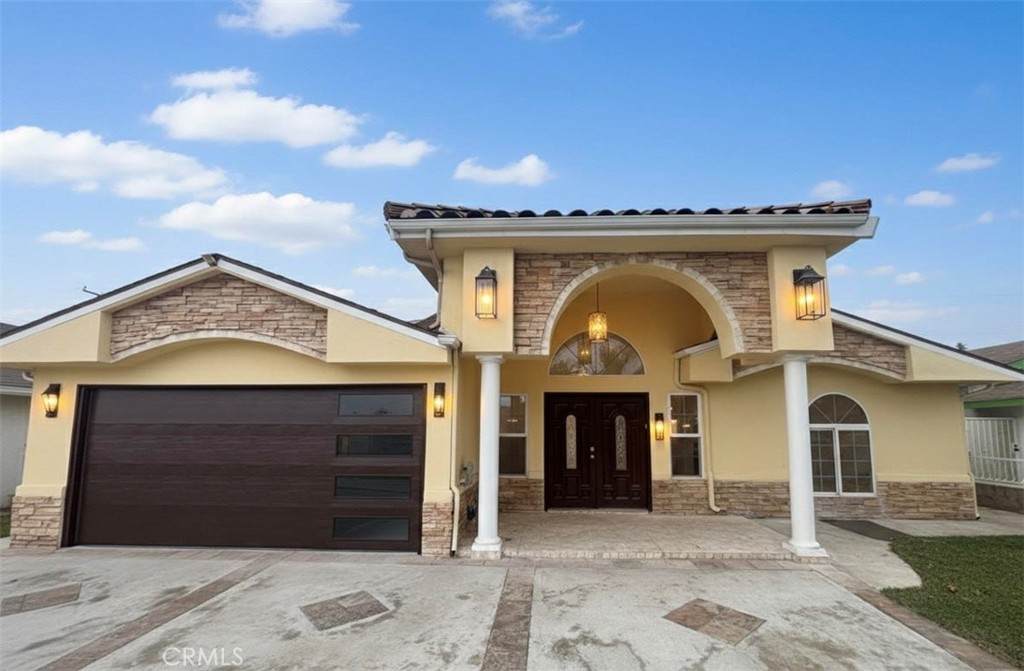 1120 Nantes Avenue - Photo 1