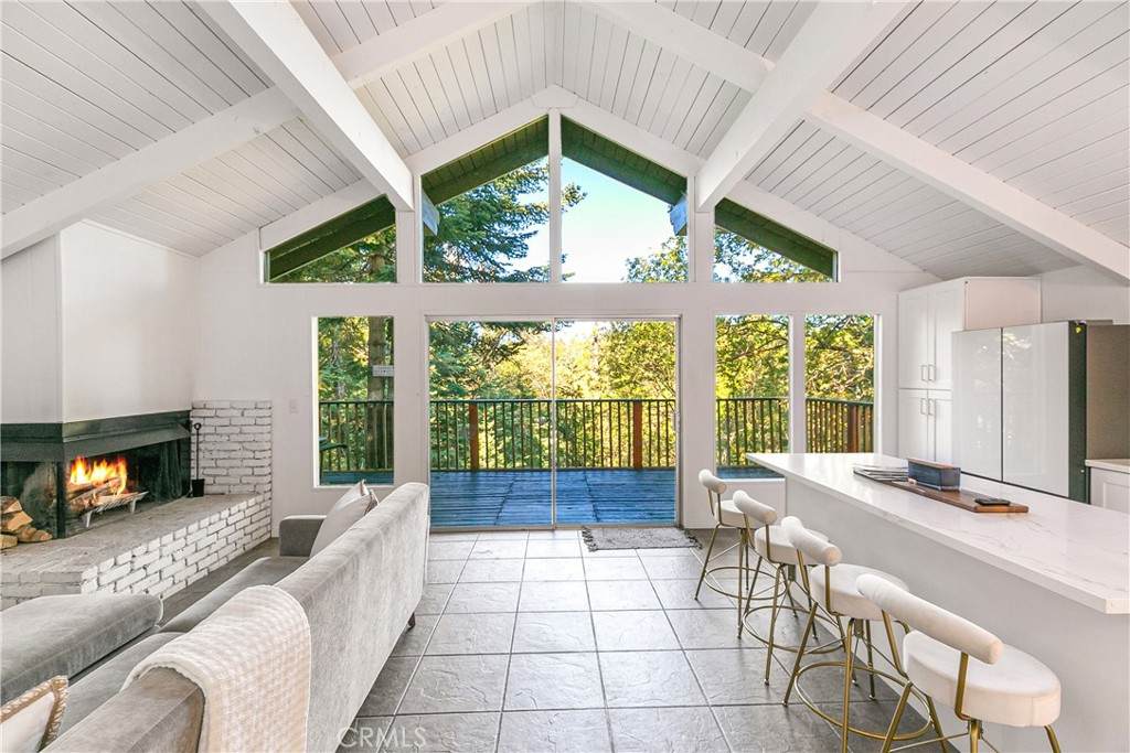 628 Rose Lane - Photo 1