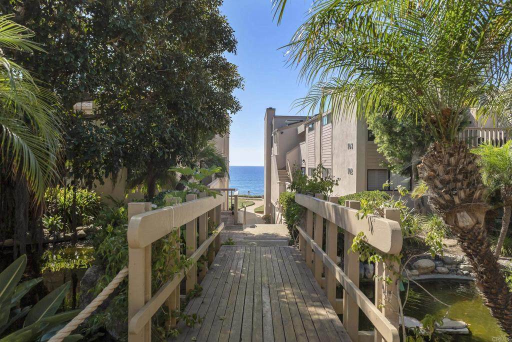 585 Sierra Avenue - Photo 1