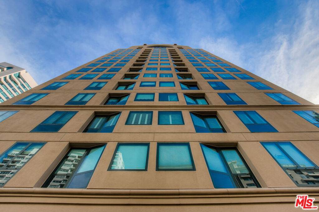 10520 Wilshire Boulevard - Photo 1
