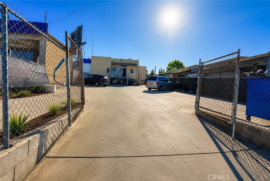 https://bt-photos.global.ssl.fastly.net/socal/orig_boomver_4_409955688-2.jpg