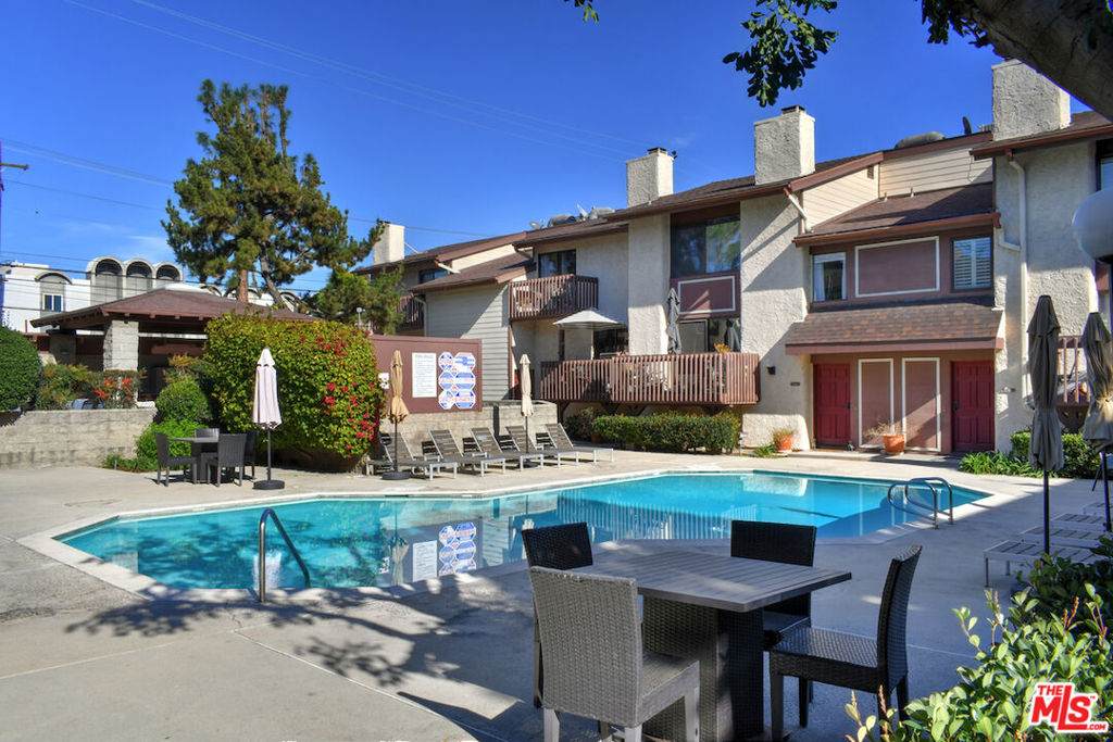 13942 Oxnard Street - Photo 1