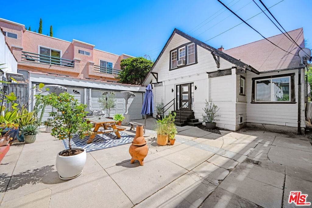 1246 Formosa Avenue - Photo 1