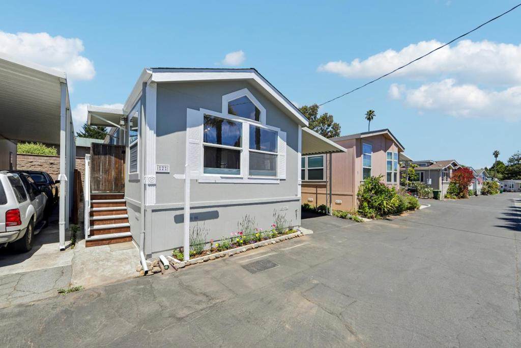 930 Rosedale Avenue - Photo 1