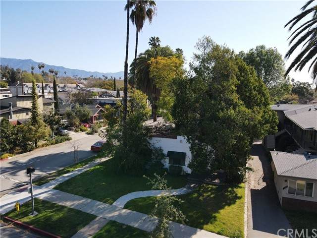 702 Fremont Avenue - Photo 1