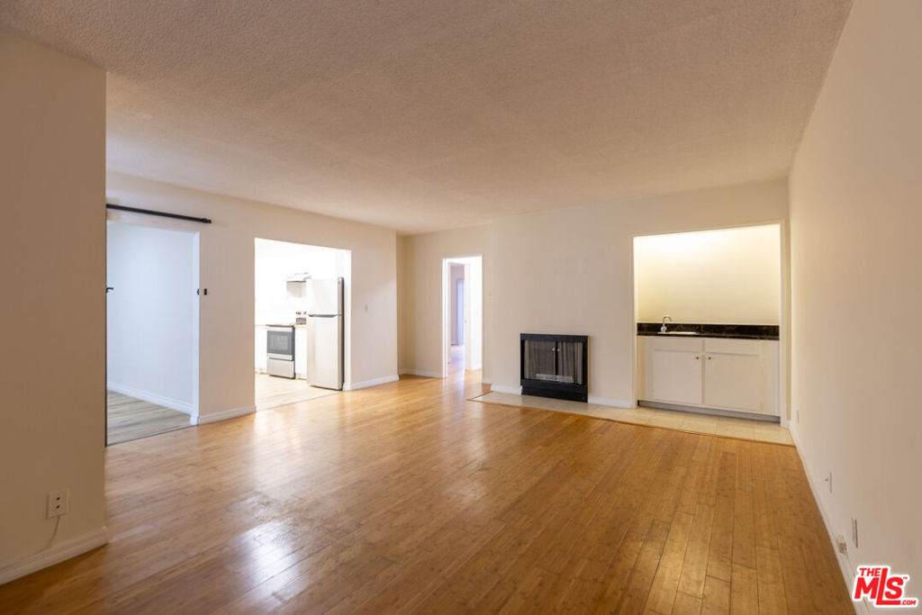 1033 6TH Street - Photo 1
