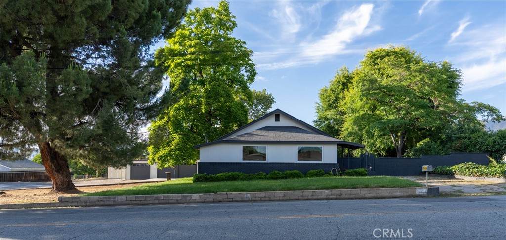 35414 Date Avenue - Photo 1