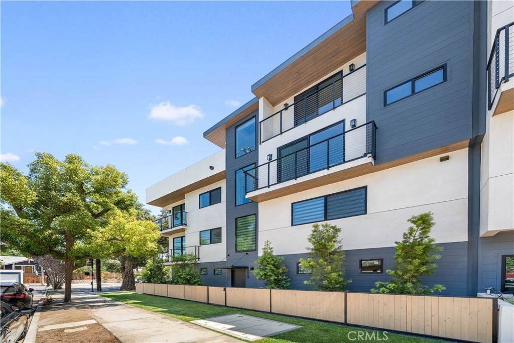 6050 Burwood Avenue - Photo 1