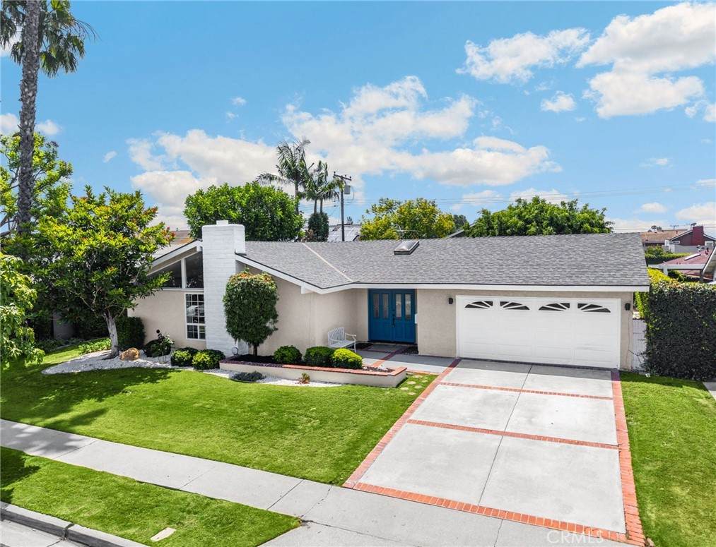 208 Somerset Drive - Photo 1