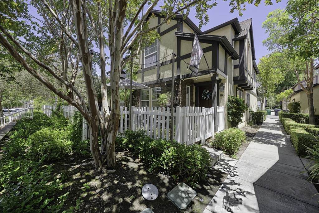 80 Three Vines Court - Photo 1