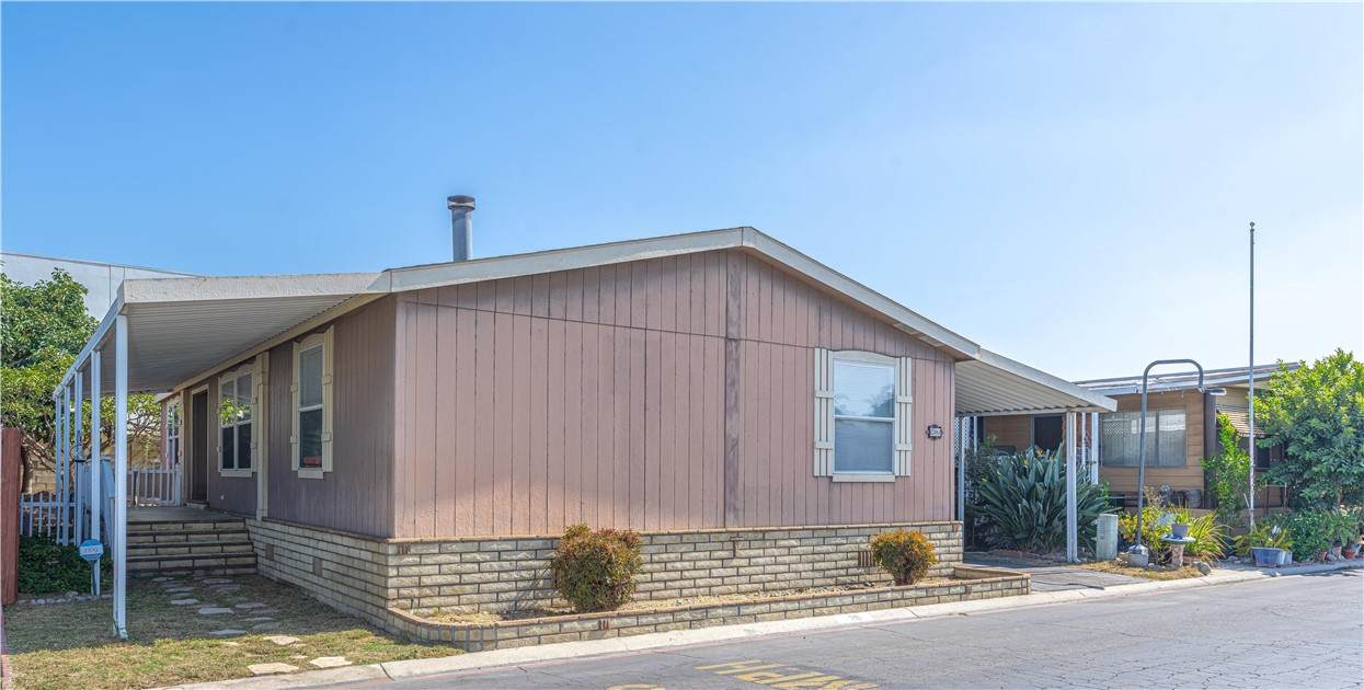 300 Rampart - Photo 1