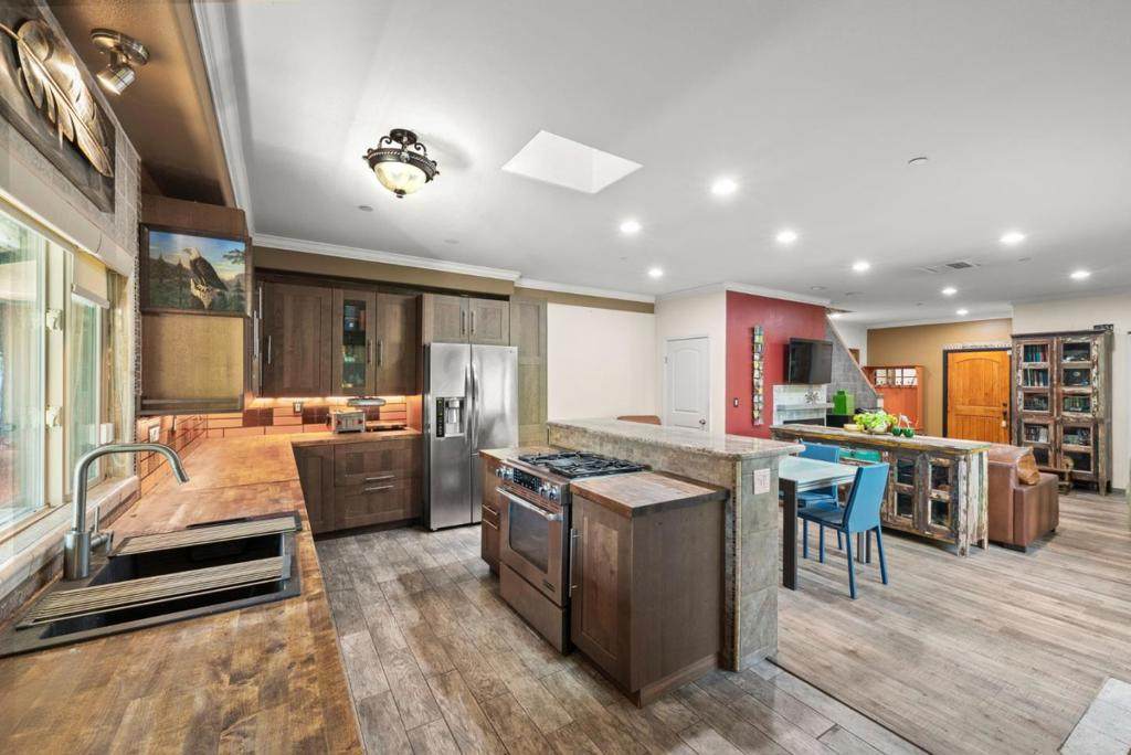 18 21st Street - Photo 1