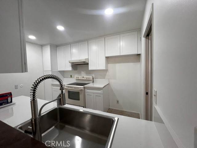 5600 Kensington Way - Photo 1