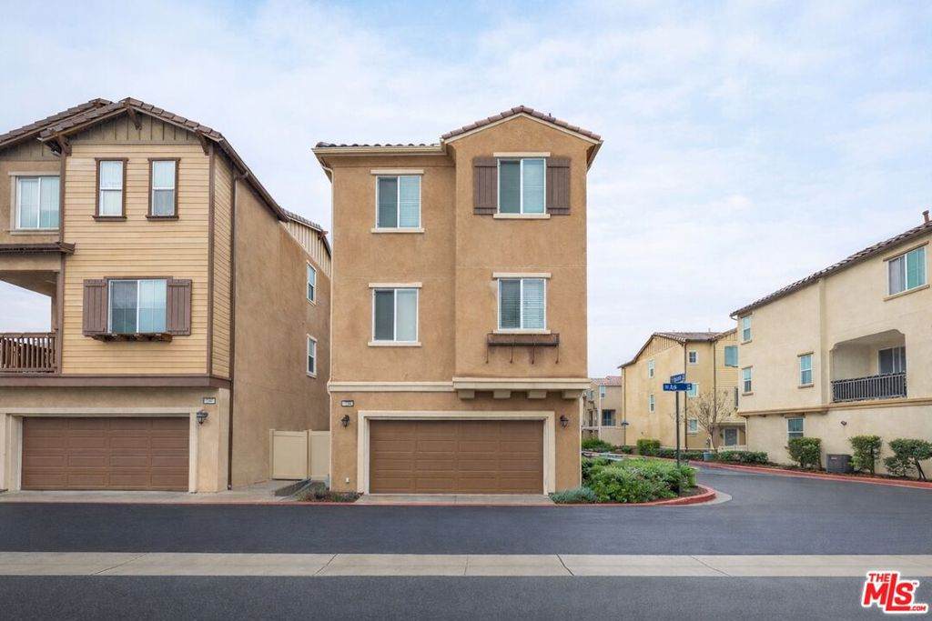 738 Ash Lane - Photo 1