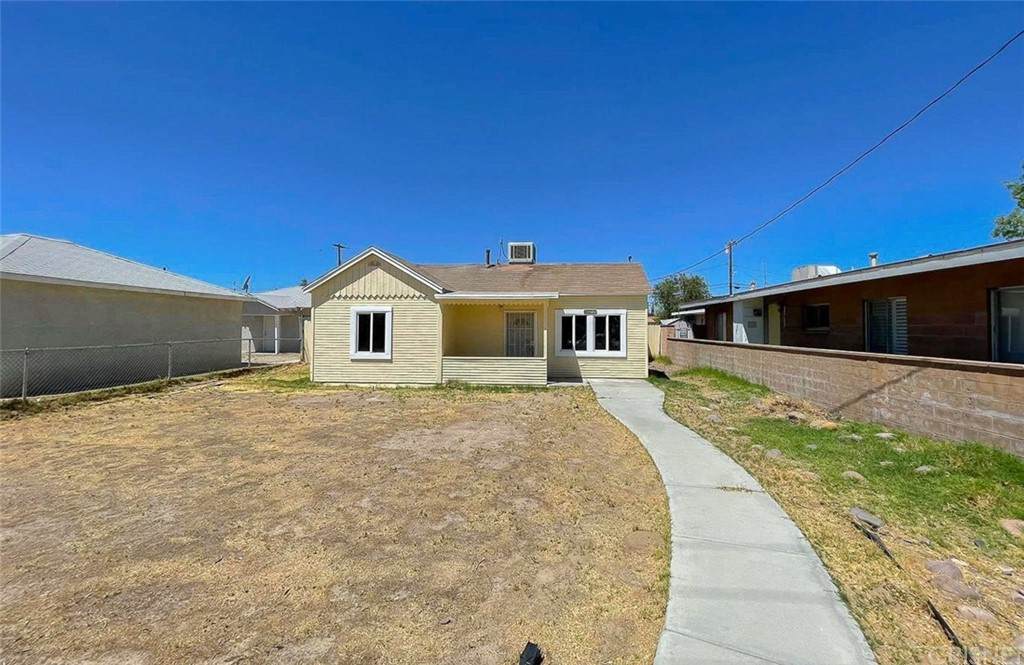 44827 Redwood Avenue - Photo 1