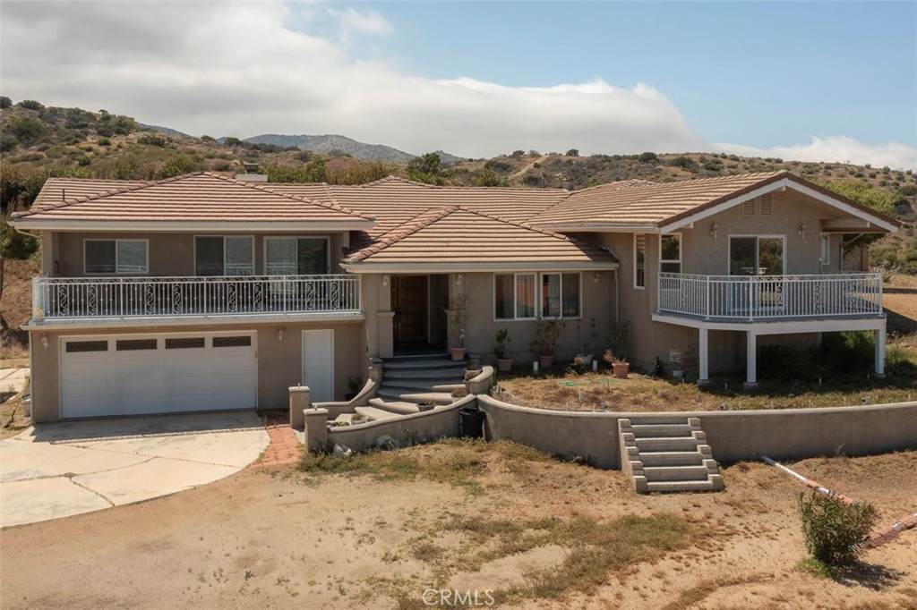 1157 Lakeview Drive - Photo 1