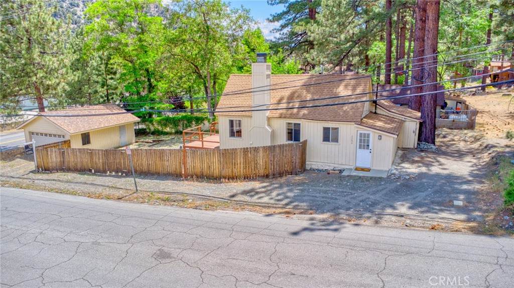 1131 Apple Avenue - Photo 1