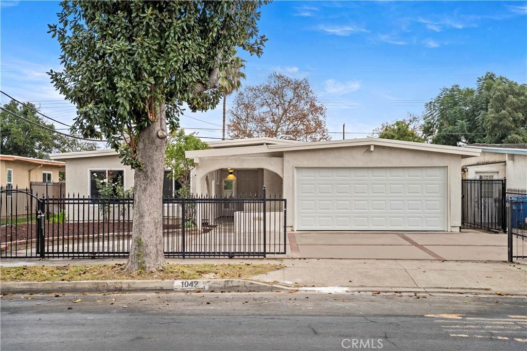 1042 Vineland - Photo 1