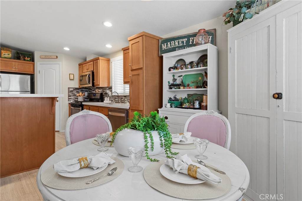 1424 Glengrove - Photo 1