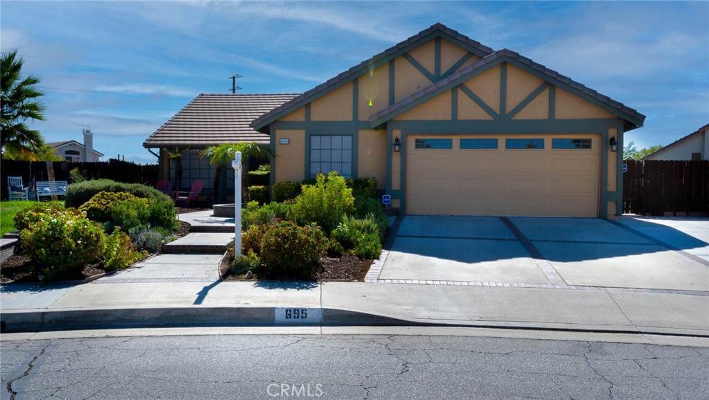 695 Geranium Street - Photo 1