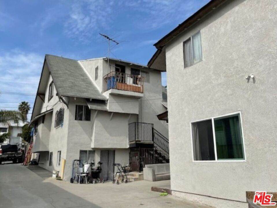 524 Cummings Street - Photo 1