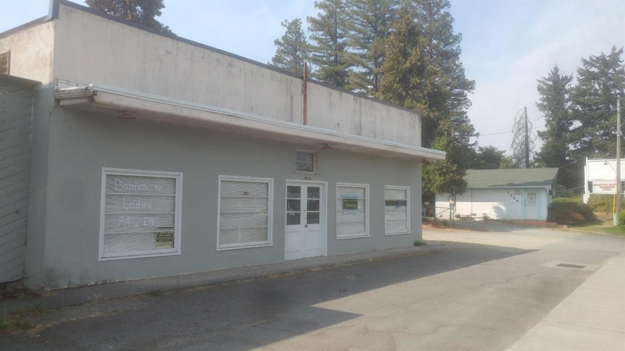 1489-1493 Rogue River Highway - Photo 1