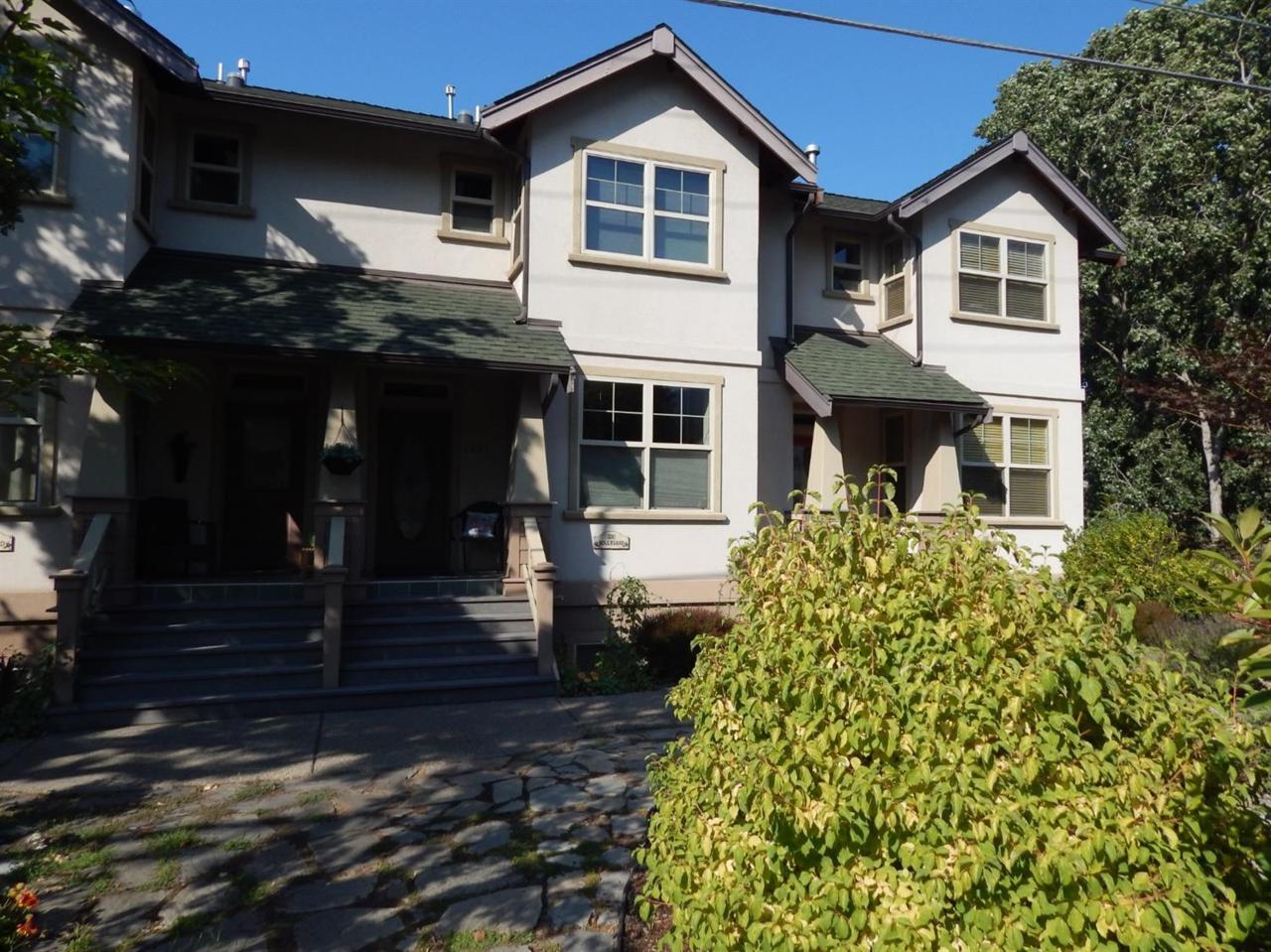 2261 Siskiyou Boulevard - Photo 1