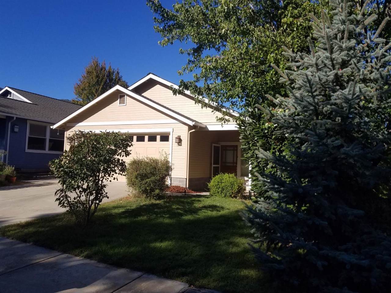 595 Elizabeth Avenue - Photo 1