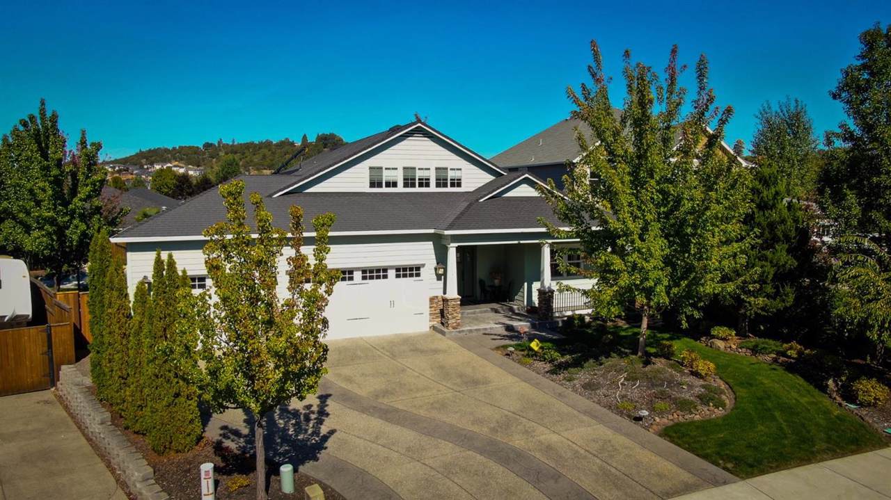 1049 Pumpkin Ridge Dr - Photo 1