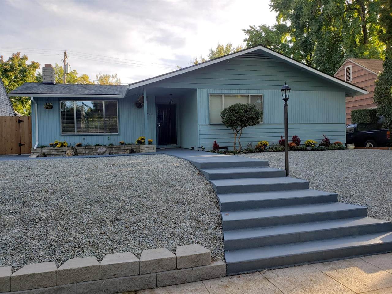 1028 Queen Anne Avenue - Photo 1