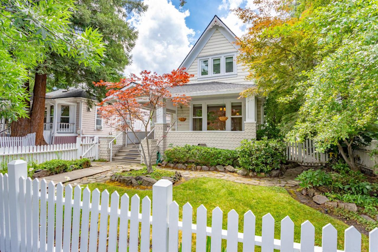 136 B Street - Photo 1